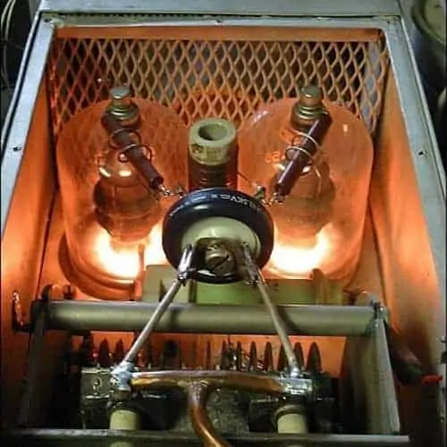 RF Engineering - Ham Transmitter Tubes Glowing